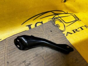 WSPORNIK MOCOWANIE DESKI ROZDZIELCZEJ KONSOLI AUDI A8 D4 4H