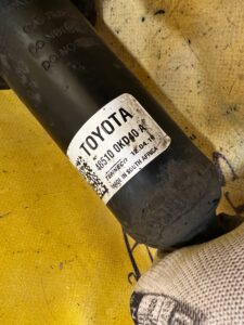 AMORTYZATOR PRZÓD PRZEDNI PRAWY TOYOTA HILUX VIII 2.4D D4D