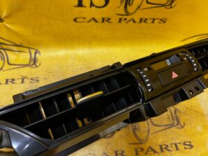 KRATKA NAWIEWU ŚRODKOWA DESKI KONSOLI PRZÓD PRZEDNIA TOYOTA HILUX VIII 8