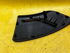 OSŁONA PROWADNIK PASA LEWY AUDI A8 D5 4N