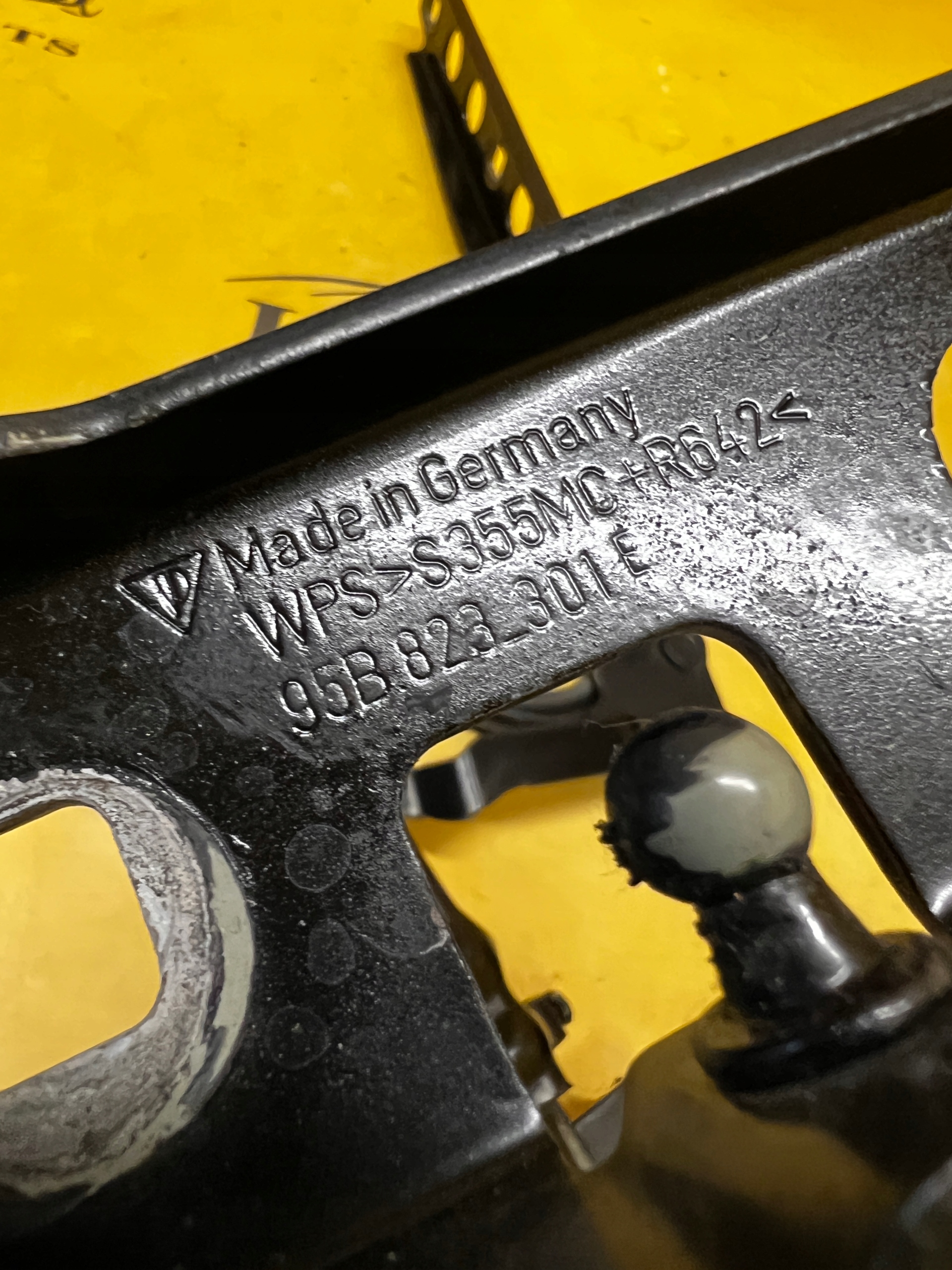 KOMPLET ZAWIASY MASKI POKRYWY SILNIKA PORSCHE MACAN 95B L041