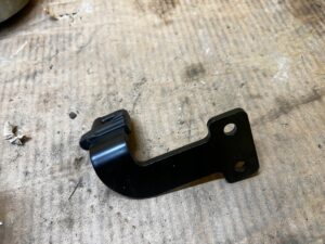 UCHWYT MOCOWANIE ROLETY PIONOWEJ PRAWY PEUGEOT 508 I KOMBI SW