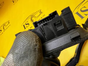 PRZYCISK PRZEŁACZNIK SKŁADANIA FOTELI KANAPY TYŁ AUDI SQ7 Q7 4M0