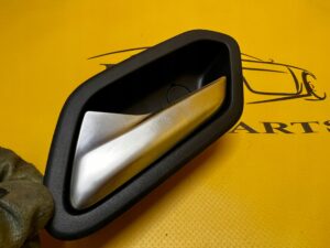 KLAMKA WEWNĘTRZNA DRZWI PRZÓD TYŁ LEWY LEWA DACIA DUSTER II 2