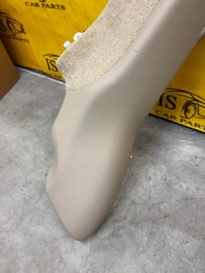 POSZYCIE SŁUPKA LEWY TYŁ RANGE ROVER VOGUE L405