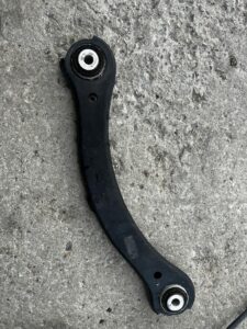 WAHACZ TYLNY TYŁ POPRZECZNY FORD ESCAPE MK4 1.5 EB 4WD 4X4