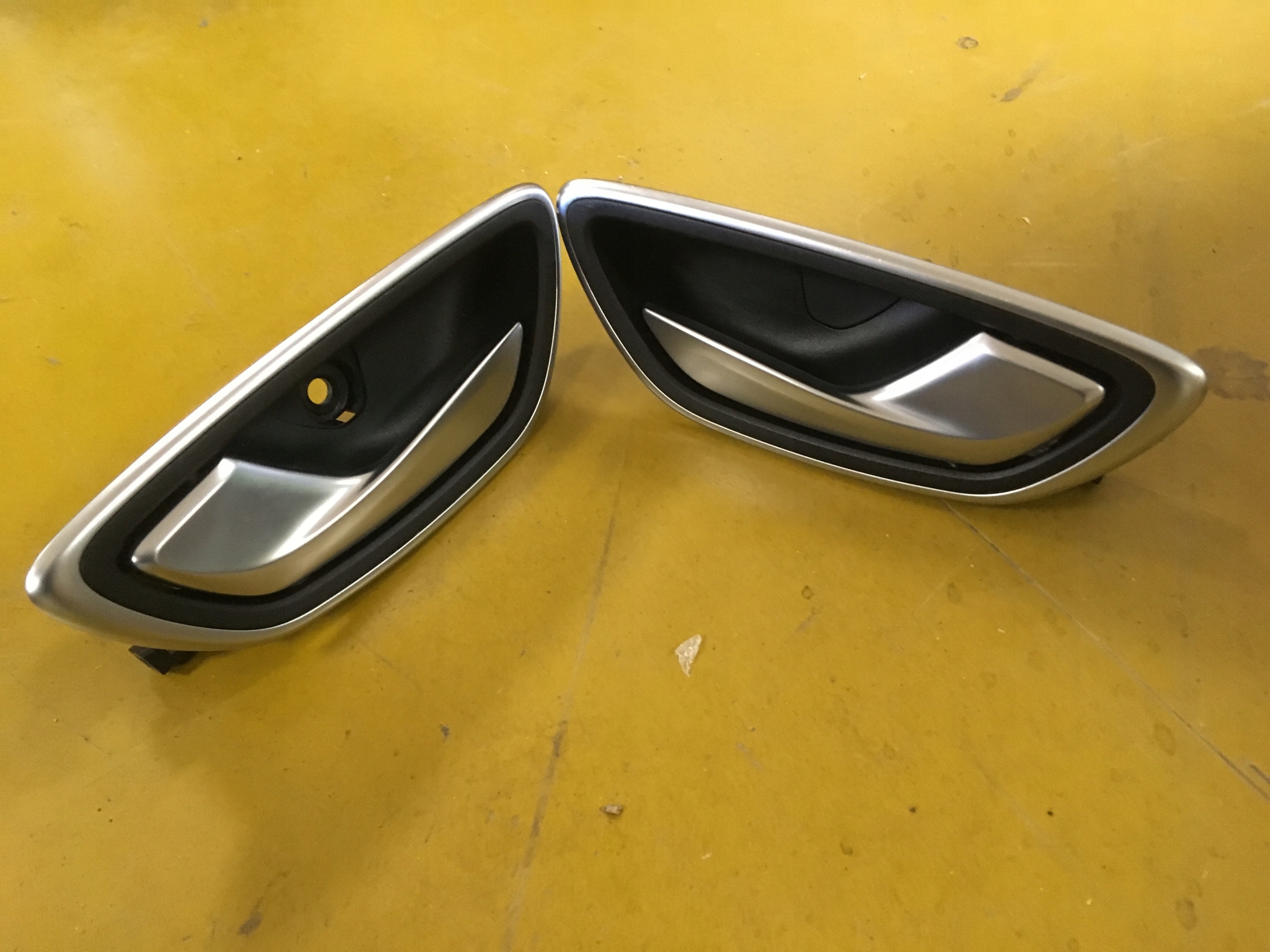 KLAMKA WEWNĘTRZNA LEWA RENAULT TALISMAN INITIALE