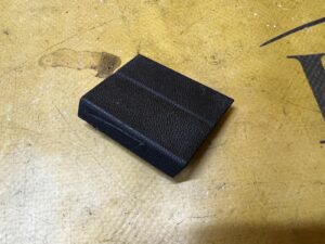 ZAŚLEPKA OSŁONA LISTWY PROGOWEJ PRAWA MERCEDES GLS X166