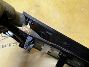 DEKOR LISTWA OZDOBNA DESKI KONSOLI PRAWY PRAWA PORSCHE MACAN 95B LHD