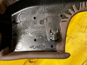 RAMKA OSŁONA DESKI KONSOLI BRĄZOWA AUDI A8 D4