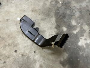 KANAŁ NAWIEW TUNEL POWIETRZA LEWY AUDI A8 D4