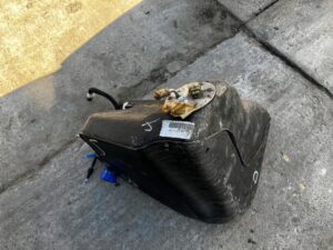 ZBIORNIK BAK POMPA PALIWA PRAWY CHEVROLET CORVETTE C5 97-04