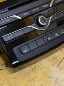 PANEL PRZICISKI STEROWANIA RADIEM RADIO INFINITI Q30