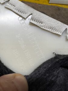 OSŁONA POSZYCIE TAPICERKA SŁUPKA D LEWA ALCANTARA AUDI A8 D4 LONG