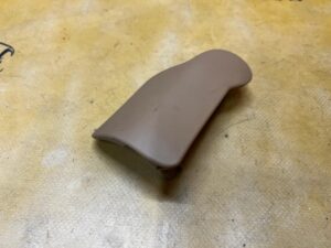 UCHWYT RĄCZKA MASKI POKRYWY SILNIKA PORSCHE MACAN 95B