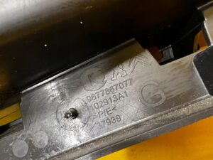 BOCZEK BAGAŻNIKA MOCOWANIE ROLETY LEWY LEWE CITROEN C4 GRAND PICASSO II