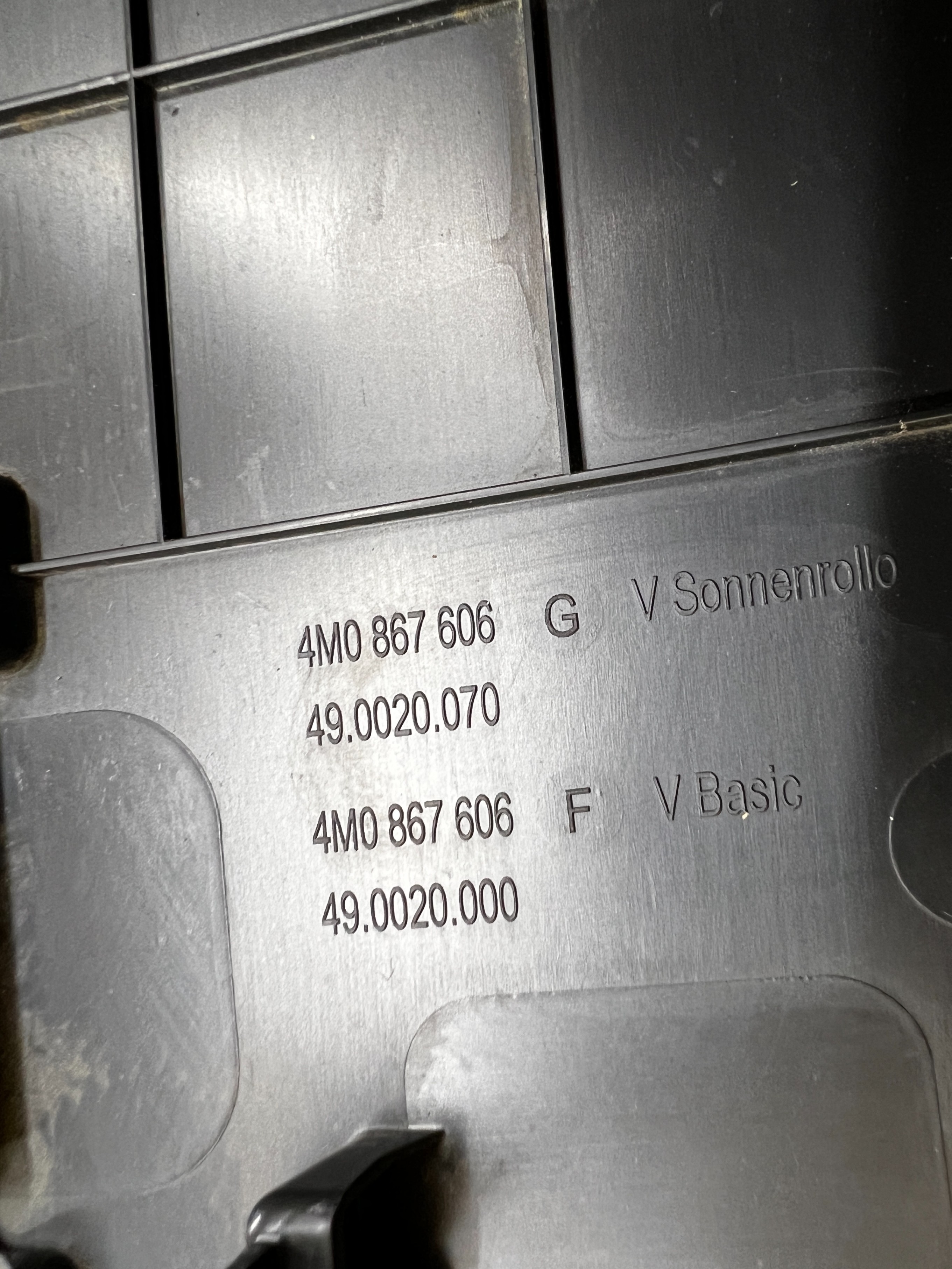 GÓRNA OSŁONA TAPICERKA TYLNEJ KLAPY AUDI Q7 4M