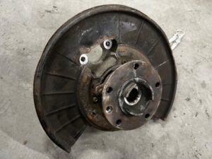 ZWROTNICA PIASTA TYŁ LEWY PORSCHE CAYENNE II 7P5 S LIFT 4.2D