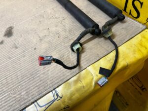 KOMPLET SIŁOWNIKI ELEKTRYCZNE KLAPY TYŁ BAGAŻNIKA FORD EXPLORER VI MK6