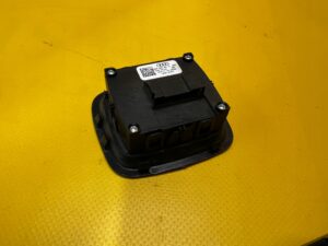 PRZYCISK PRZEŁACZNIK SKŁADANIA FOTELI KANAPY TYŁ AUDI SQ7 Q7 4M0