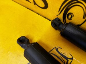 KOMPLET SIŁOWNIKI ELEKTRYCZNE KLAPY TYŁ BAGAŻNIKA FORD EXPLORER MK6