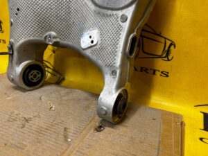 WAHACZ DOLNY TYŁ PRAWY RANGE ROVER EVOQUE II L551