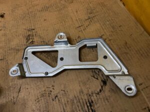 WSPORNIK MOCOWANIE UCHWYT STEROWNIKA HAMULCA POSTOJOWEGO MERCEDES GL X166