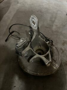 ZWROTNICA PIASTA TARCZA ZACISK TYŁ PRAWY BMW 5 F10 F11