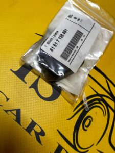 OSŁONA ZAŚLEPKA RAMIENIA WYCIERACZKI PRZÓD BMW 3 E90 E91 E92 E93 NOWA OEM