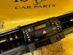 KRATKA NAWIEWU ŚRODKOWA DESKI KONSOLI PRZÓD PRZEDNIA TOYOTA HILUX VIII 8