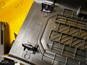 PLASTIK OSŁONA LISTWA PROGU PROGOWA PRZÓD PRAWY 4 DRZWI FORD BRONCO 21-