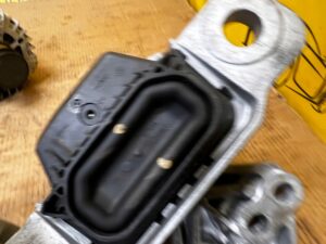 ŁAPA MOCOWANIE PODUSZKA SILNIKA FORD ESCAPE MK4 FWD 2WD 1.5 ECOBOOST