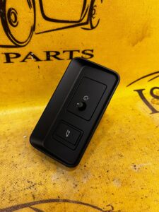 PANEL PRZYCISK OTWIERANIA KLAPY LR RANGE ROVER EVOQUE II L551