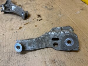 KPL UCHWYT MOCOWANIE STABILIZATORA TYŁ PEUGEOT 508 I 2.0 HDI RXH 4HYBRID