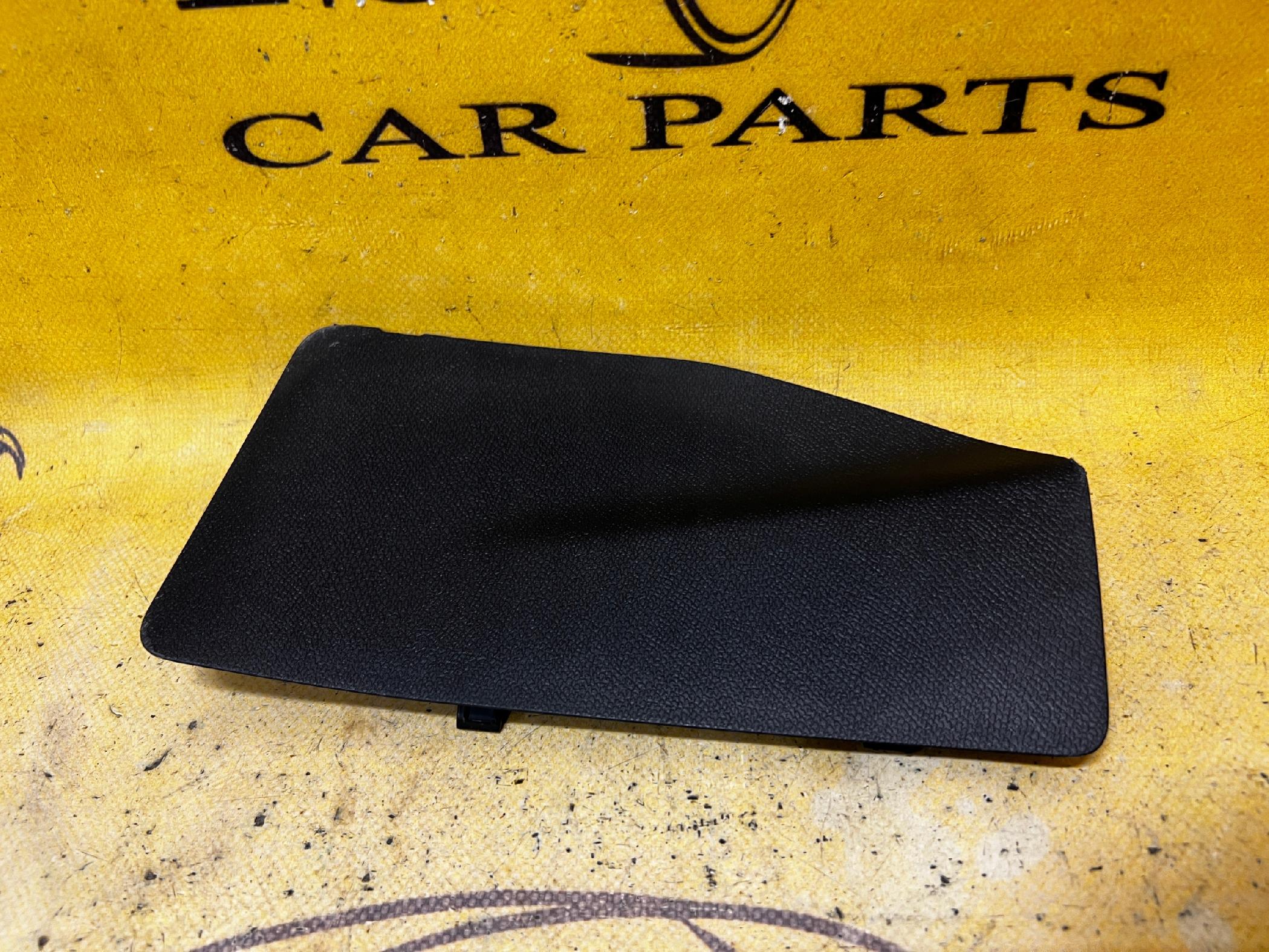 ZAŚLEPKA OSŁONA KLAPY PRAWY TYŁ PEUGEOT 3008 II