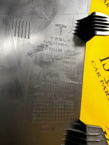 OSŁONA POSZYCIE SŁUPKA A PROGU PRZÓD PRAWY TESLA MODEL 3 PRZEDLIFT