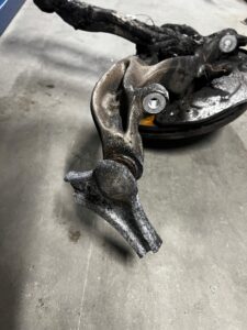 ZWROTNICA ZAWIESZENIE PRZÓD PRAWY PRAWA MERCEDES C-KLASA W206 2WD RWD