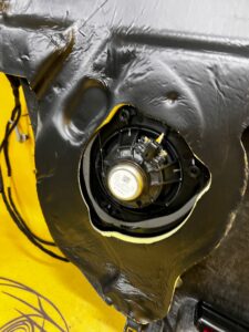 TYLNA PÓŁKA BAGAŻNIKA ŚWIATŁO STOP GŁOŚNIKI TESLA MODEL 3