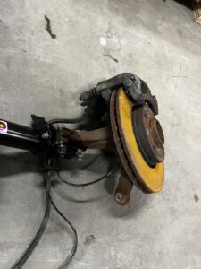 NOGA AMORTYZATOR ZWROTNICA PRZÓD PRAWY DACIA SANDERO III 1.0 TCE 2023R