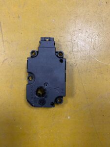 SILNICZEK NAGRZEWNICY MERCEDES W246 INFINITI Q30