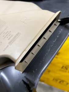 POSZYCIE OSŁONA OBUDOWA SŁUPKA ŚRODKOWEGO B PRAWY MERCEDES GL X166