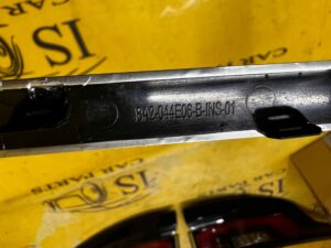 BOCZNY PANEL KONSOLI RANGE ROVER VELAR L560