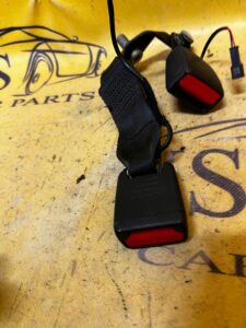 KOMPLET ZAPINKI PASÓW TYŁ BMW F40