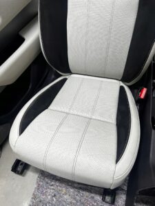 KOMPLET FOTELE WNĘTRZE KANAPA BOCZKI JASNA SKÓRA RANGE ROVER VELAR L560 EU