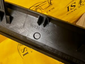 OSŁONA RAMKA RADIA DESKI KONSOLI DACIA SANDERO III 2023R