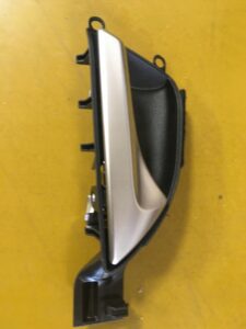 WEWNĘTRZNA KLAMKA DRZWI PRAW MERCEDES INFINITI Q30