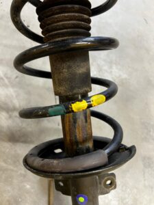 NOGA AMORTYZATOR ZWROTNICA PRZÓD PRAWY DACIA DUSTER II 2WD LIFT 1.0 TCE