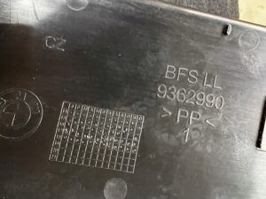 OSŁONA OBUDOWA ZAŚLEPKA DOLNA KONSOLI DESKI PRAWA BMW 5 G30 G31 M5 F90