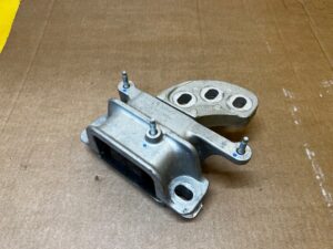 ŁAPA MOCOWANIE PODUSZKA SILNIKA FORD FIESTA MK8 1.0 ECOBOOST