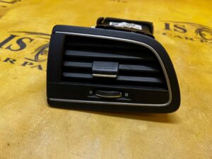 KRATKA NAWIEWU ZEWNETRZNA LEWA DESKI KONSOLI RENAULT KOLEOS II